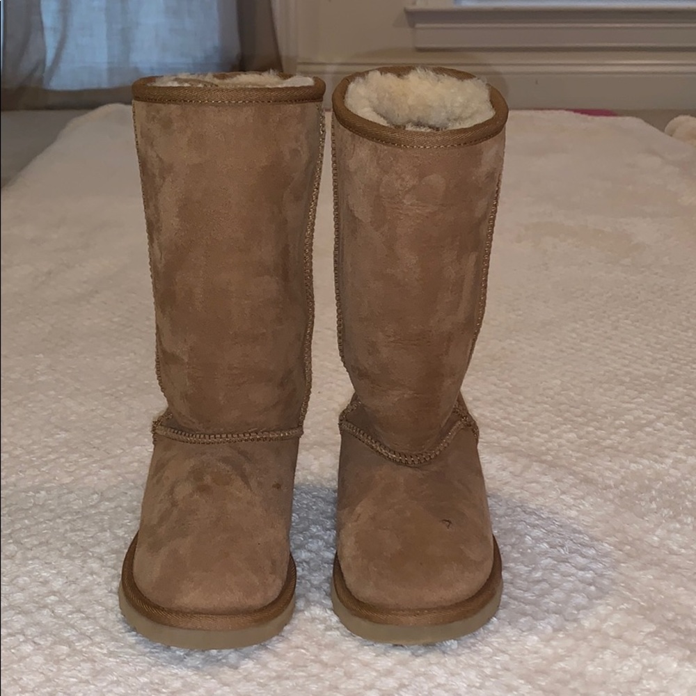 Girls size 13 UGG Tall Classic II boots